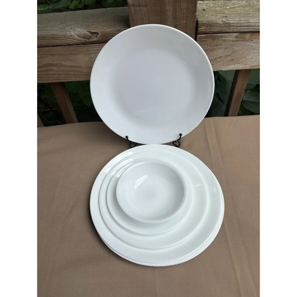Corelle White Winter Frost (7) 4 Dinner Plates, 1 Lunch Plate 1 Bread Berry Bowl